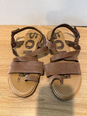 Sorel Ella Criss Cross Brown Sandals Flats shoes 8.5